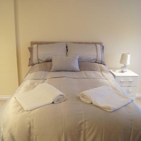 Modern, Cosy Apartment In Bearsden With Private Parking Glasgow Esterno foto