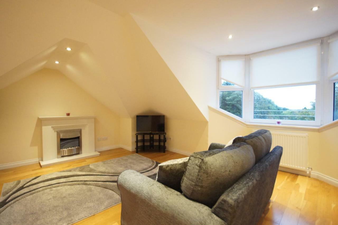 Modern, Cosy Apartment In Bearsden With Private Parking Glasgow Esterno foto