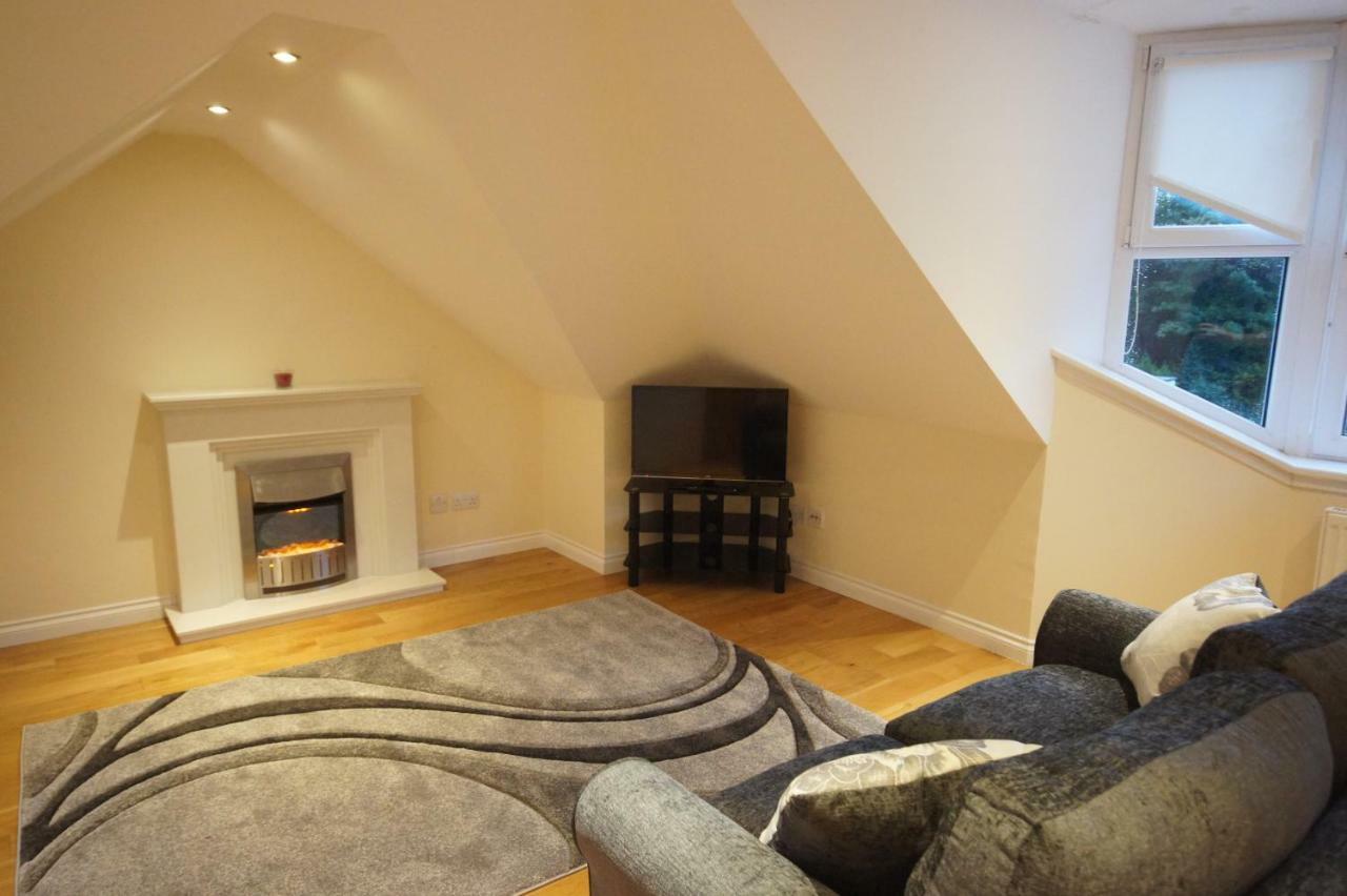 Modern, Cosy Apartment In Bearsden With Private Parking Glasgow Esterno foto